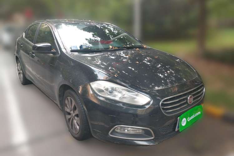 Used Fiat Viaggio 2012 1.4T Automatic Enjoyment Edition Front Right 45 Deg