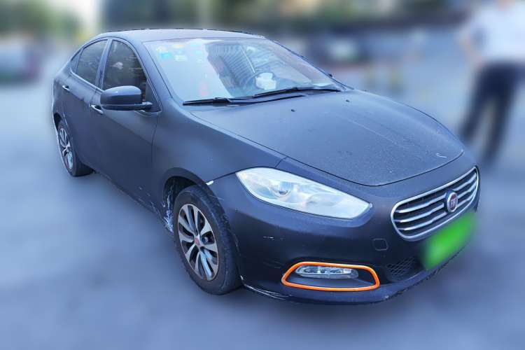 Used Fiat Viaggio 2012 1.4T Manual Enjoyment Edition Front Right 45 Deg