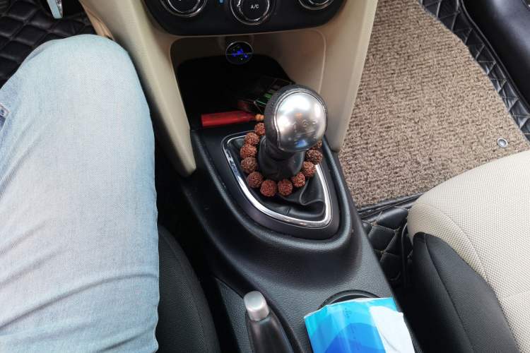 Used Fiat Viaggio 2012 1.4T Manual Enjoyment Edition Gear Lever