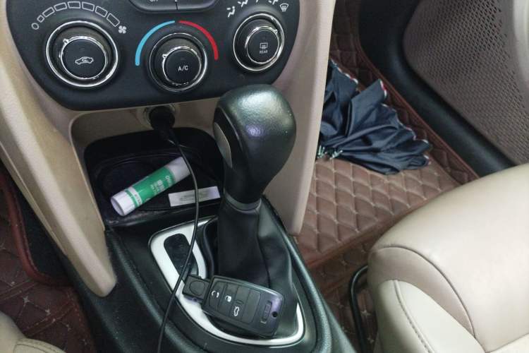 Used Fiat Viaggio 2012 1.4T Automatic Enjoyment Edition Gear Lever