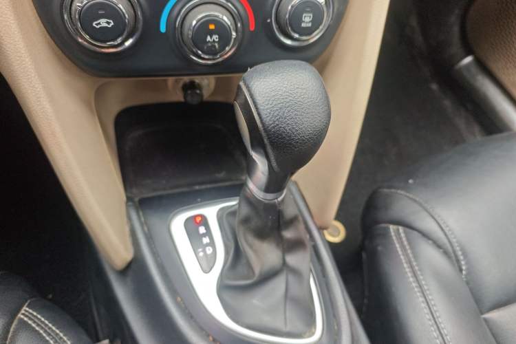 Used Fiat Viaggio 2012 1.4T Automatic Enjoyment Edition Gear Lever