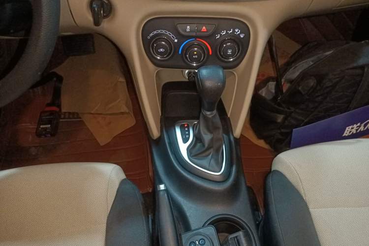 Used Fiat Viaggio 2012 1.4T Automatic Enjoyment Edition Gear Lever