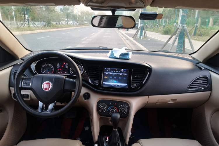 Used Fiat Viaggio 2012 1.4T Automatic Enjoyment Edition Interior 3