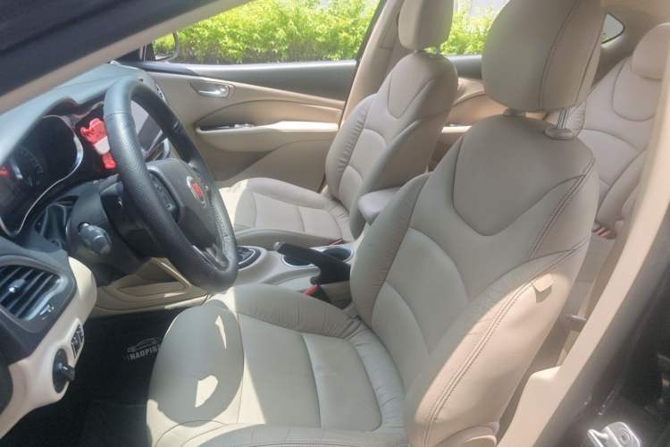 Used Fiat Viaggio 2012 1.4T Automatic Luxury Edition Left Front Seat