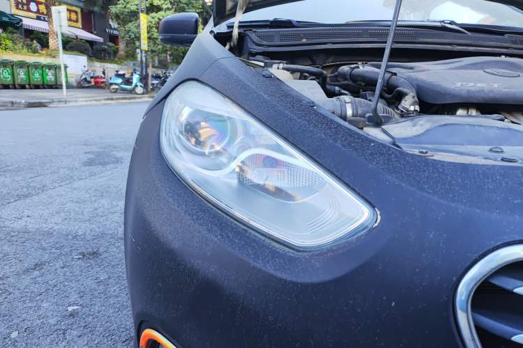 Used Fiat Viaggio 2012 1.4T Manual Enjoyment Edition Right Front Headlight