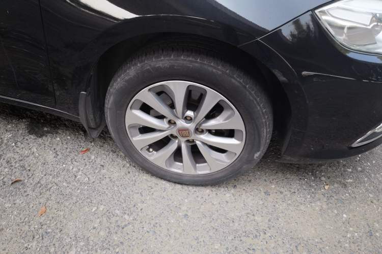 Used Fiat Viaggio 2012 1.4T Manual Enjoyment Edition Right Front Wheel Hub