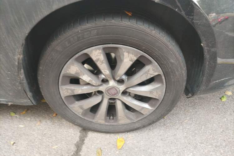Used Fiat Viaggio 2012 1.4T Automatic Enjoyment Edition Right Front Wheel Hub