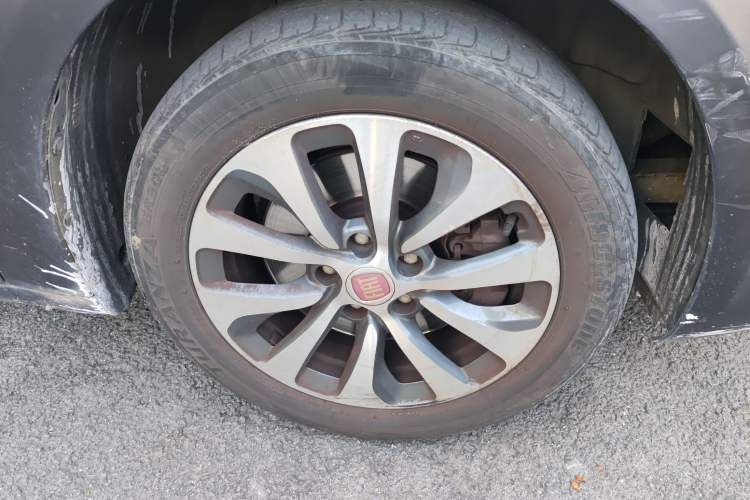 Used Fiat Viaggio 2012 1.4T Manual Enjoyment Edition Right Front Wheel Hub