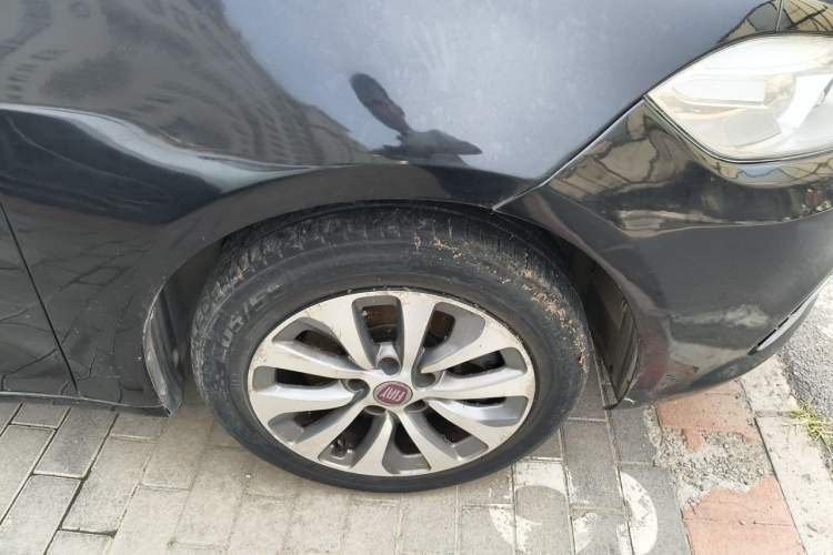Used Fiat Viaggio 2012 1.4T Automatic Jingxiang Edition Right Front Wheel Hub