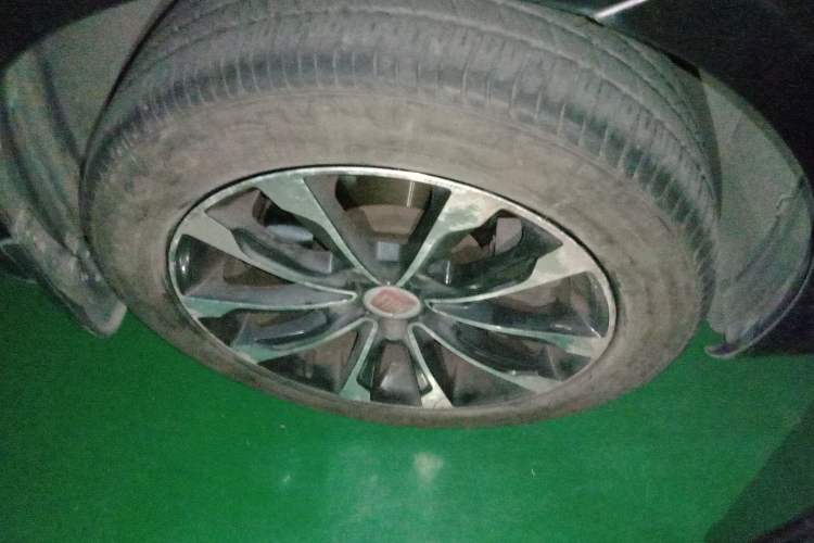 Used Fiat Viaggio 2012 1.4T Manual Enjoyment Edition Right Front Wheel Hub