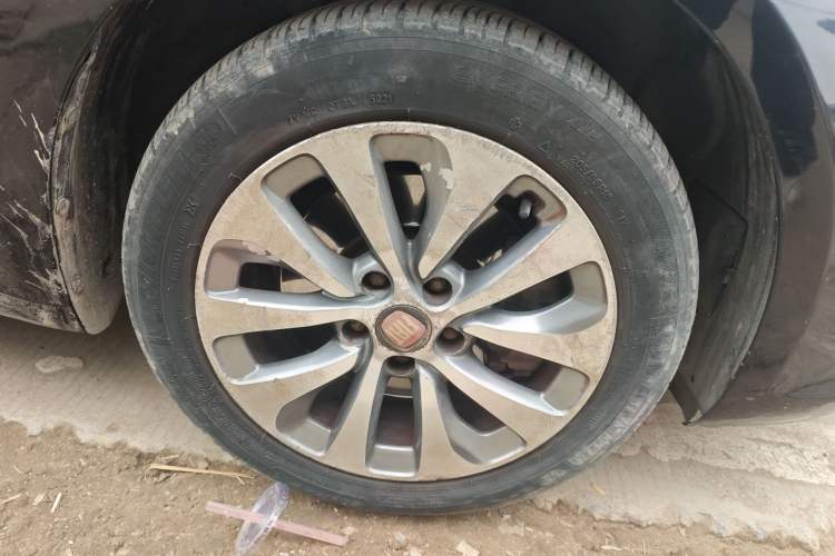 Used Fiat Viaggio 2012 1.4T Automatic Enjoyment Edition Right Front Wheel Hub
