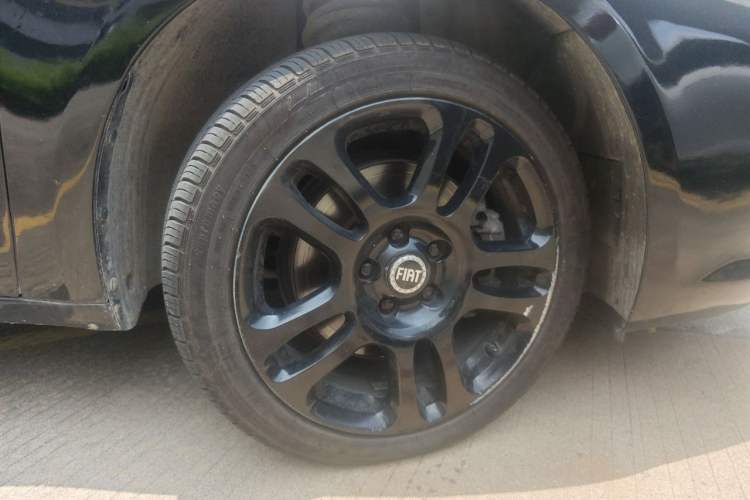 Used Fiat Viaggio 2012 1.4T Automatic Luxury Edition Right Front Wheel Hub