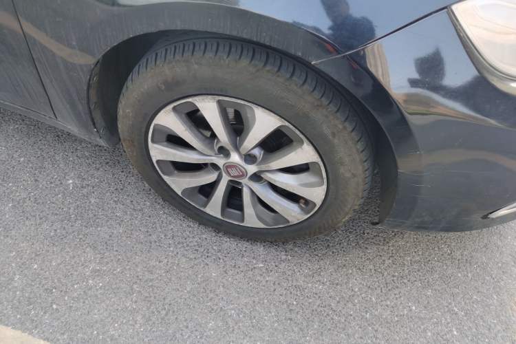 Used Fiat Viaggio 2012 1.4T Automatic Jingxiang Edition Right Front Wheel Hub