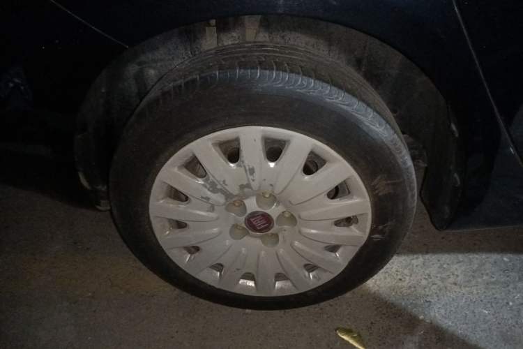 Used Fiat Viaggio 2012 1.4T Automatic Enjoyment Edition Right Rear Wheel Hub