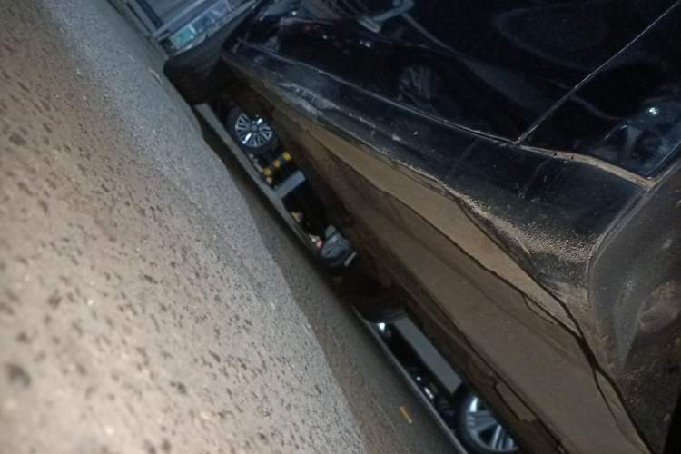 Used Fiat Viaggio 2012 1.4T Automatic Enjoyment Edition Right Side Sill