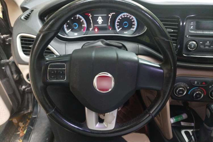 Used Fiat Viaggio 2012 1.4T Automatic Enjoyment Edition Steering Wheel
