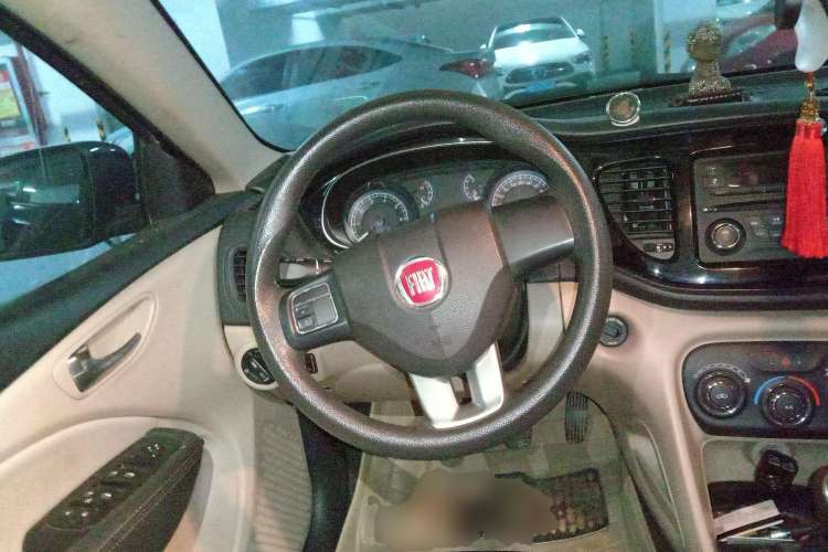 Used Fiat Viaggio 2012 1.4T Manual Enjoyment Edition Steering Wheel