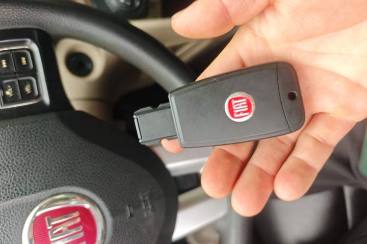 Used Fiat Viaggio 2012 1.4T Automatic Enjoyment Edition Vehicle Key