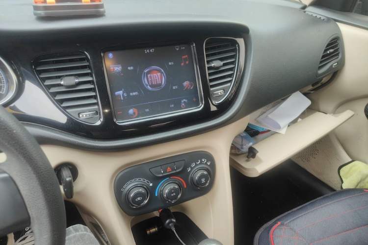 Used Fiat Viaggio 2012 1.4T Manual Enjoyment Edition Audio And AC Panel