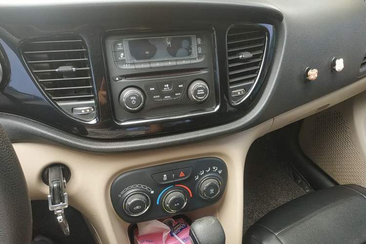 Used Fiat Viaggio 2012 1.4T Automatic Enjoyment Edition Audio And AC Panel