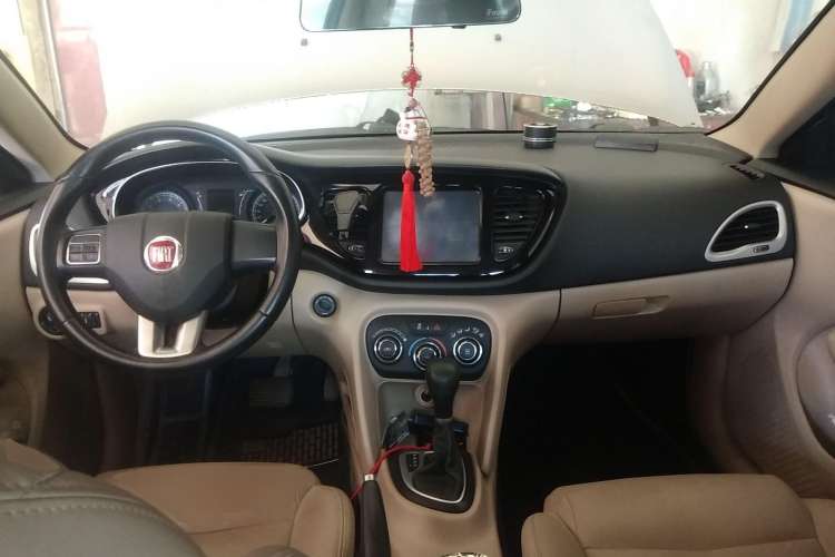 Used Fiat Viaggio 2012 1.4T Automatic Jingxiang Edition Center Console