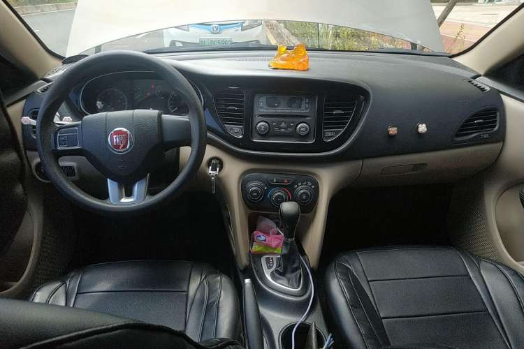 Used Fiat Viaggio 2012 1.4T Automatic Enjoyment Edition Center Console