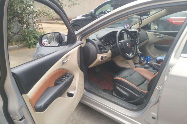 Used Fiat Viaggio 2012 1.4T Automatic Enjoyment Edition Driver Seat
