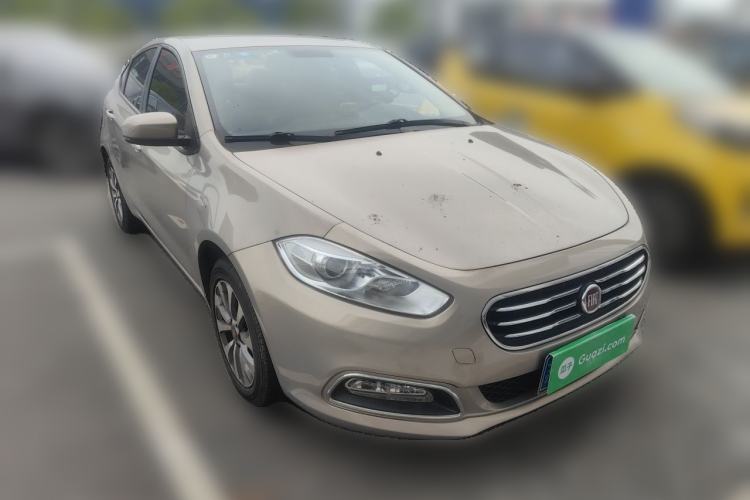 Used Fiat Viaggio 2012 1.4T Manual Enjoyment Edition Front Right 45 Deg