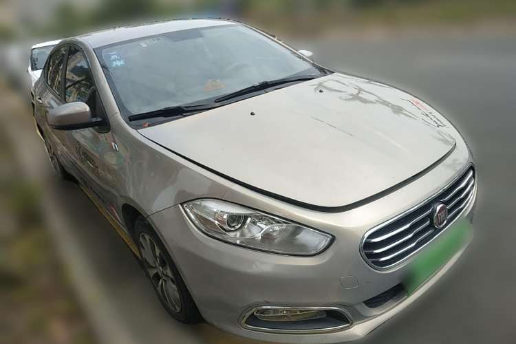 Used Fiat Viaggio 2012 1.4T Automatic Enjoyment Edition Front Right 45 Deg