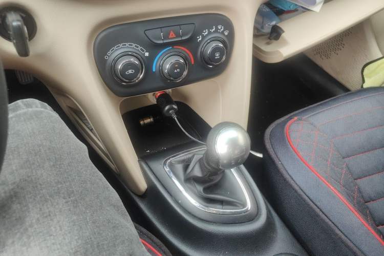 Used Fiat Viaggio 2012 1.4T Manual Enjoyment Edition Gear Lever