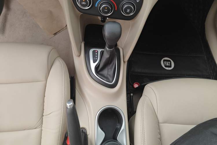 Used Fiat Viaggio 2012 1.4T Automatic Jingxiang Edition Gear Lever