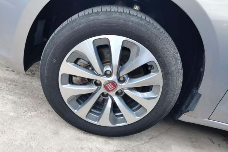 Used Fiat Viaggio 2012 1.4T Automatic Jingxiang Edition Left Front Wheel Hub