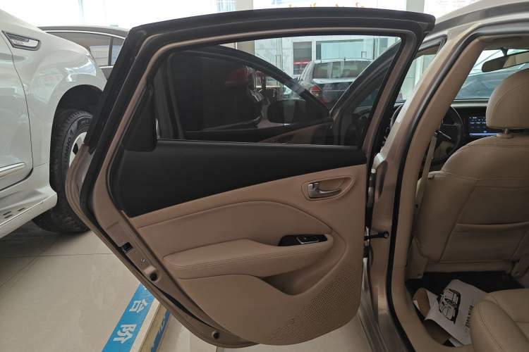 Used Fiat Viaggio 2012 1.4T Automatic Jingxiang Edition Left Rear Door Interior