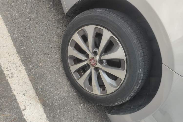 Used Fiat Viaggio 2012 1.4T Manual Enjoyment Edition Right Front Wheel Hub