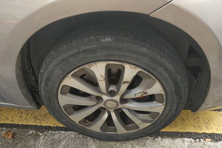 Used Fiat Viaggio 2012 1.4T Automatic Enjoyment Edition Right Front Wheel Hub