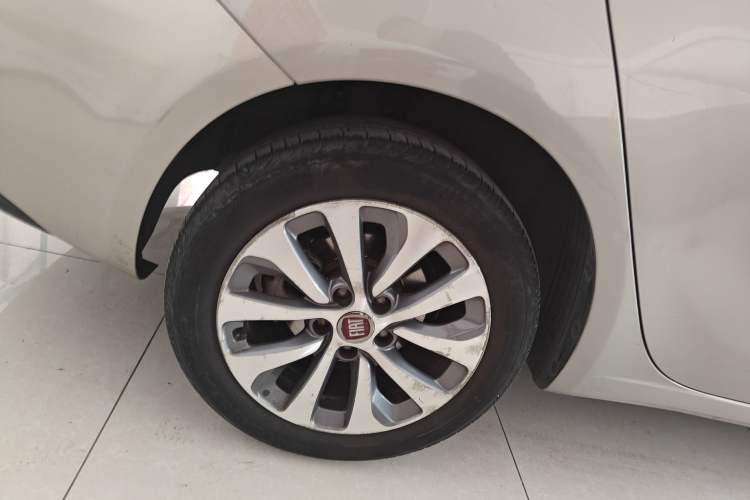 Used Fiat Viaggio 2012 1.4T Automatic Jingxiang Edition Right Rear Wheel Hub