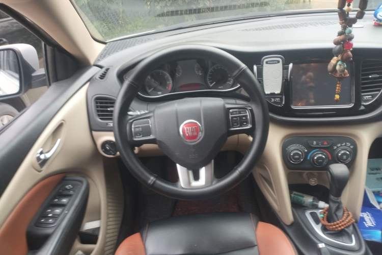 Used Fiat Viaggio 2012 1.4T Automatic Enjoyment Edition Steering Wheel