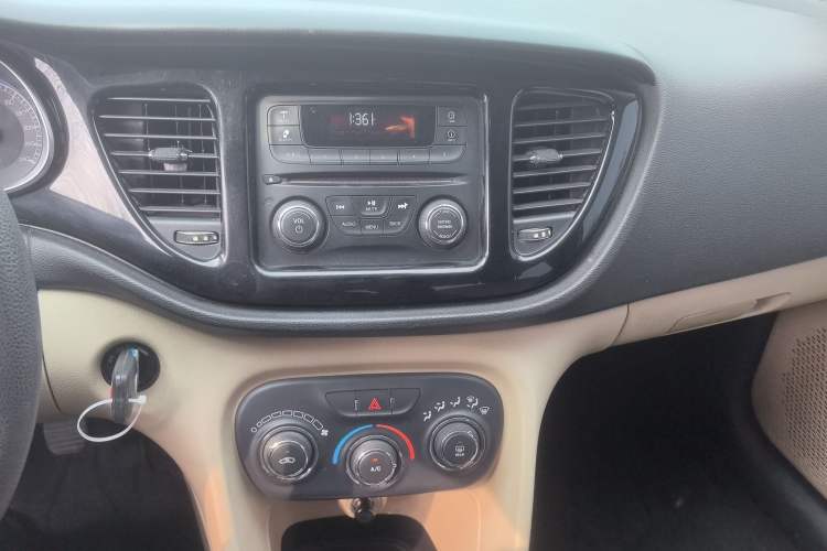 Used Fiat Viaggio 2012 1.4T Manual Enjoyment Edition Audio And AC Panel