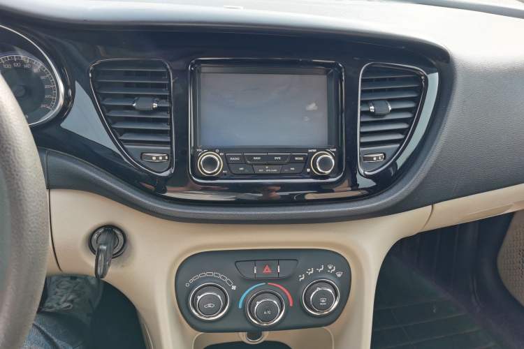 Used Fiat Viaggio 2012 1.4T Manual Enjoyment Edition Audio And AC Panel