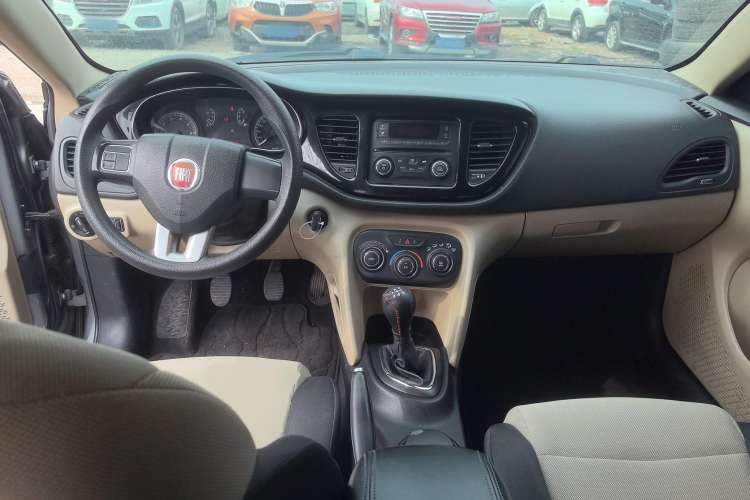 Used Fiat Viaggio 2012 1.4T Manual Enjoyment Edition Center Console