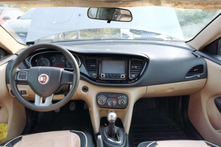 Used Fiat Viaggio 2012 1.4T Manual Enjoyment Edition Center Console