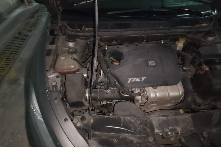 Used Fiat Viaggio 2012 1.4T Manual Enjoyment Edition Engine Bay Right