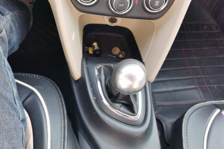 Used Fiat Viaggio 2012 1.4T Manual Enjoyment Edition Gear Lever