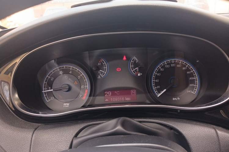 Used Fiat Viaggio 2012 1.4T Automatic Enjoyment Edition Instrument Cluster