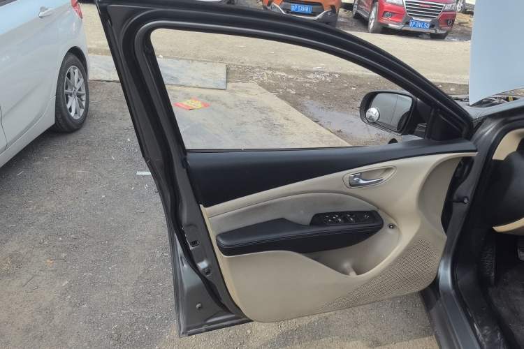 Used Fiat Viaggio 2012 1.4T Manual Enjoyment Edition Left Front Door Interior
