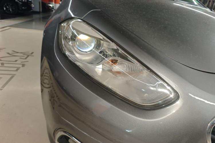 Used Fiat Viaggio 2012 1.4T Automatic Jingxiang Edition Right Front Headlight