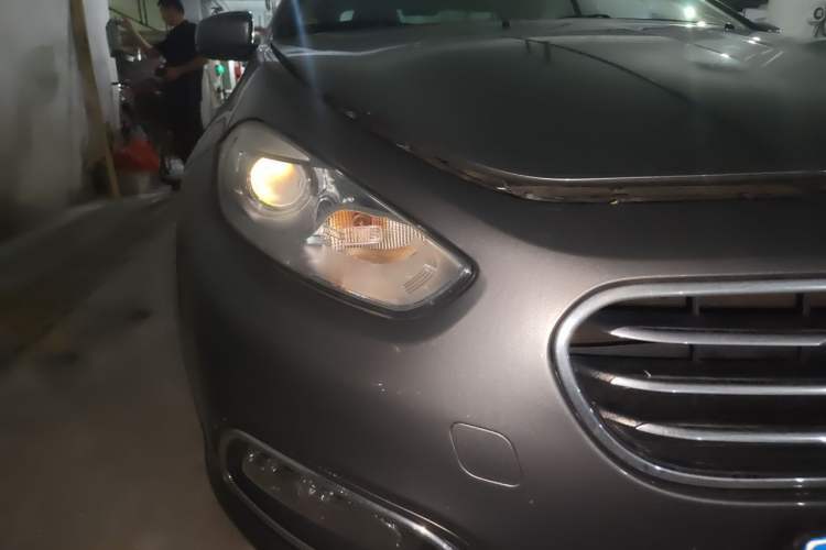 Used Fiat Viaggio 2012 1.4T Manual Enjoyment Edition Right Front Headlight