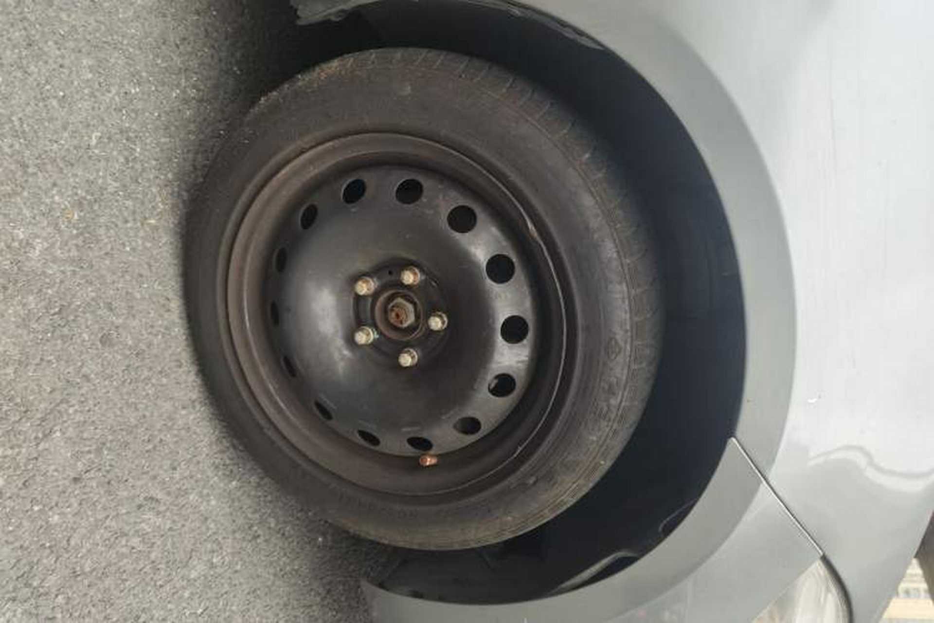 Used Fiat Viaggio 2012 1.4T Automatic Enjoyment Edition Right Front Wheel Hub