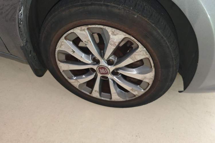 Used Fiat Viaggio 2012 1.4T Automatic Jingxiang Edition Right Front Wheel Hub