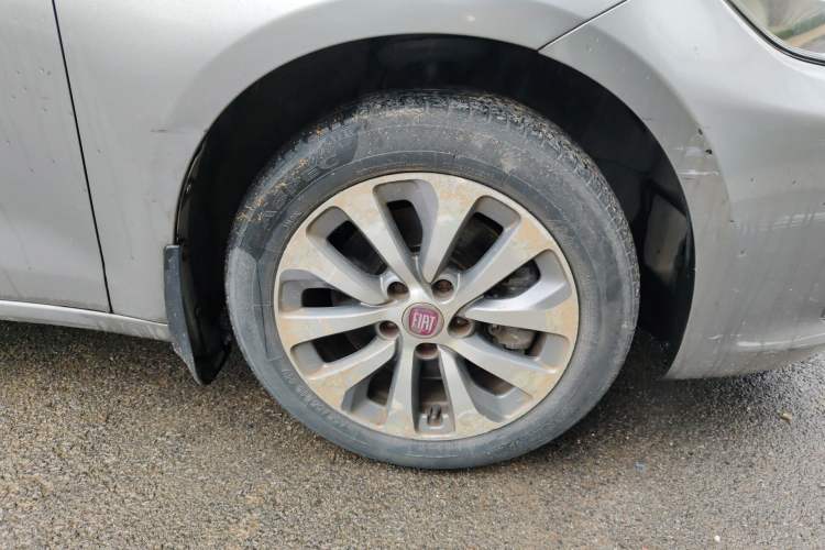 Used Fiat Viaggio 2012 1.4T Automatic Jingxiang Edition Right Front Wheel Hub